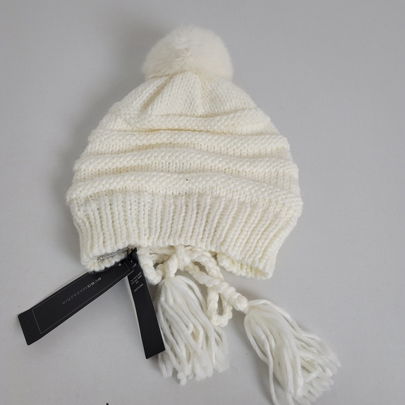 5/$30 BCBGMAXAZRIA KNIT HAT - Picture 2 of 8